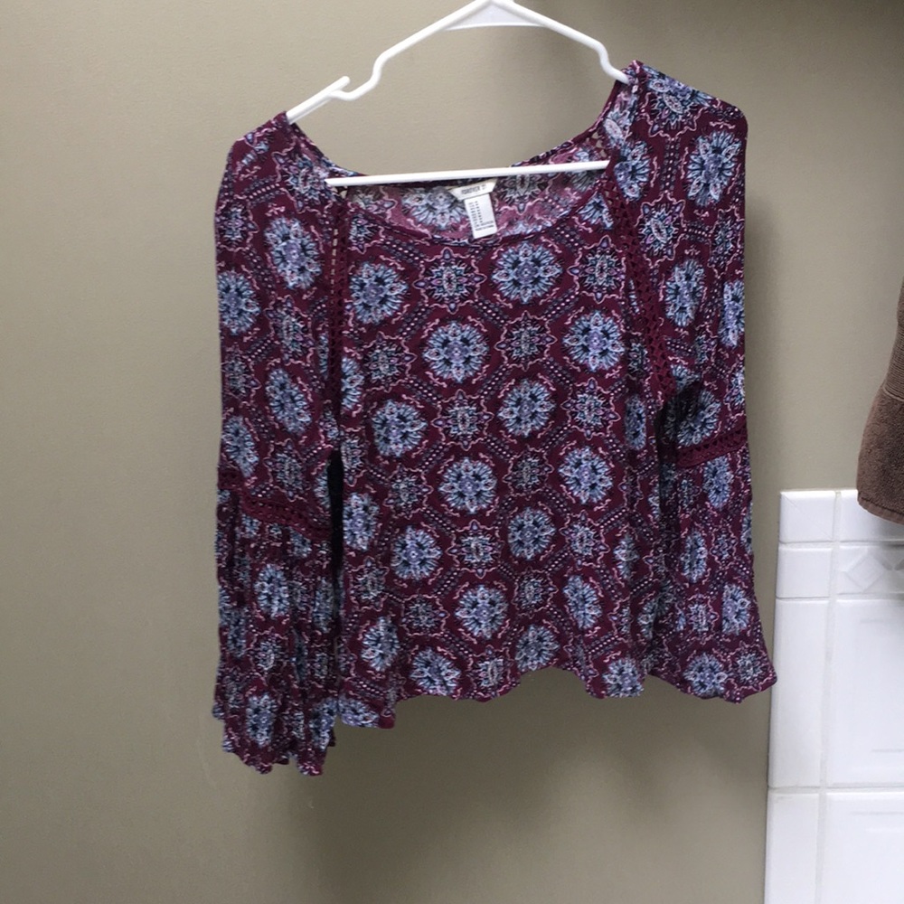 Printed bell sleeve top!
